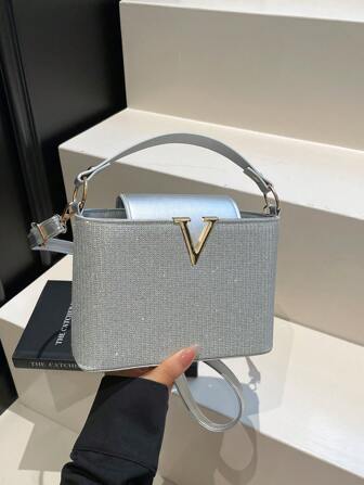 Luxury Women's Handbag Brand Bag, Shiny High-Quality Shiny Tote Bag, 2025 New Fashion Versatile Shoulder Bag, Large Capacity, Fashionable Handbag, New Large Bag, INS Matching Item, Retro Casual Street Style Niche Tote Bag, Tote Bag, Simple Celebrity Same Style Glossy High-Quality Messenger Bag, Summer Crossbody Handbag, 2025 New High-End Generous Capacity Mother Bag, Fashion Texture Personalized Women Bag, Pillow Bag