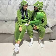 Pijama Temático Fofinho Macacão masculino para Adulto Dinossauro Kigurumi Meninos Original ideal para Festa do Pijama, Viagem, Festa Fantasia, Lazer, Dias Frio Inverno - Verde Escuro - Visão 6