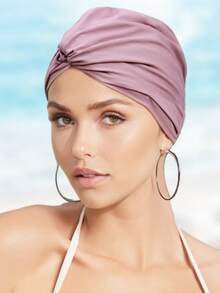 1 件大号时尚褶皱纯色泳帽。尺寸较大，佩戴舒适，无束缚感。适合长发、头围较大的成年人。多种颜色可选。适用于浴室、游泳、海滩，也适合化妆和卸妆时使用。