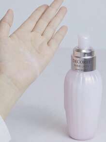 DECORTÉ DECORTE PRIME LATTE CONCENTRADO HERBAL 150ml / Emulsión de tratamiento refinador / Una emulsión controladora de aceite mezclada con 7 tipos de aceites botánicos combinados con tecnología de cápsulas para penetrar en profundidad y equilibrar los aceites y la humedad de la piel. Aceites ligeros, emolientes y nutritivos dejan la piel suave y lisa sin residuo pegajoso. - Emulsión 150ml - Ver 5