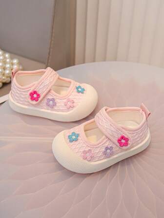 1 双女童休闲轻便舒适花卉运动鞋，适合学校、校园、家居、春秋季