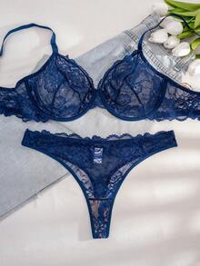 1 套女士加大码纯色蕾丝钢圈文胸和内裤套装，提升型