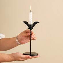 1 Stück Halloween Fledermaus Kerzenhalter, Eisenkunst Kerzenhalter, romantischer Esstisch, Innenraum Heim Schreibtisch Dekoration, Geschenk, geeignet als Abschlussgeschenk, Küchendekoration, 2025 Abschlussdekoration Stil, Geschenk für Mädchen, Büro Fertiggeschenk, Möbel Individuell, Küchendekoration, Schlafzimmerdekoration, Ausstellungsempfangstresen, DIY Geschenk, Dekorationsstil, Antik, Pillenspiel, Jungenspiel, Malerei, Küchendekoration, Antike Dekoration, DIY