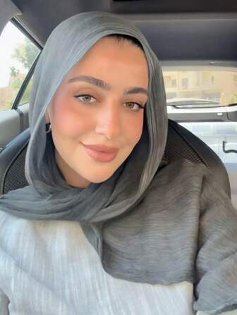 قطعة واحدة من الوشاح الطويل الخفيف الملون بطراز عربي مهترئ، مناسب للاستخدام اليومي، وشاح مجعد للفستان