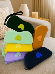 قطعة واحدة من حافظة نظارات من السيليكون مع سحاب، علبة نظارات شمسية. حقيبة تجميل متعددة الاستخدامات ذات سعة كبيرة، حقيبة تخزين، كيس تخزين، حقيبة للأشياء الصغيرة، مع حبل معلق للتعليق. يمكن أن تحتوي على نظارات، فرش مكياج، طلاء أظافر، قطع نقدية صغيرة، سلاسل مفاتيح، كابلات بيانات، إلخ. مناسبة للسفر والمنزل والمدرسة والتنقل. هدايا للنساء، هدايا عيد الميلاد، أفكار هدايا للنساء