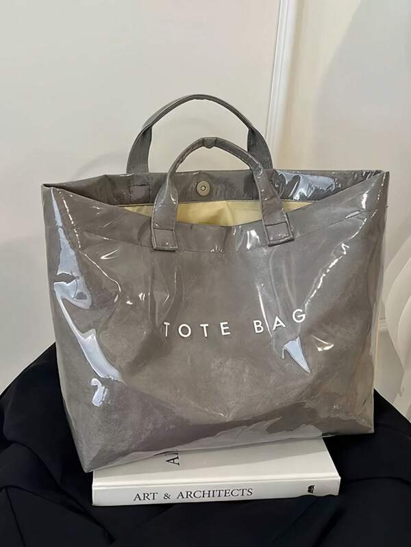 Grand sac à bandoulière de mode décontracté, sac fourre-tout en PVC imperméable de style rétro haut de gamme. Sac de grande capacité pour le voyage, les sorties, le camping et les déplacements professionnels. Sac léger, zippé, de style neutre, convenant aux étudiants et aux actifs. Sac de créateur pratique pour les trajets quotidiens et les mamans avec bébé.