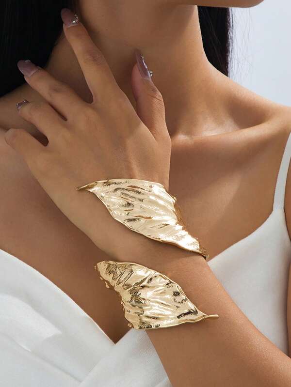 1pc Vintage Exaggerated Leaf Spiral Wrap Open Bangle Bracelet, Sophisticated Zinc Alloy Leaf Design For Women