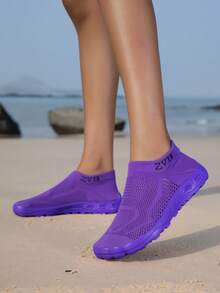 Zapatos de agua amigables con los pies descalzos ZVB, zapatos de playa de suela blanda para mujeres para nadar, bucear, actividades al aire libre de secado rápido para el verano, zapatos de agua para pesca, antideslizantes y transpirables - Morado - Ver 9