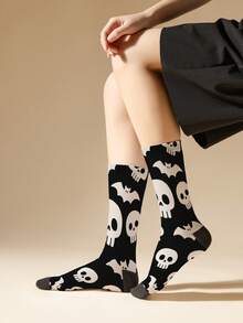 1 par de calcetines negros y blancos con elementos espeluznantes de Halloween - Divertidos y festivos, de poliéster elástico, suaves al tacto y duraderos, regalo de Halloween para adultos y niños