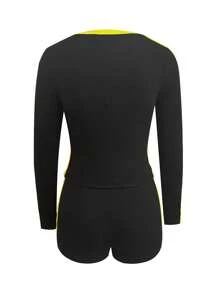 LovelyWholesale 女式字母印花拼色长袖短款上衣和紧身短裤两件套，休闲运动 V 领 T 恤和短裤，适合日常户外穿着，女士春秋装 - 黑色 - 查看 4