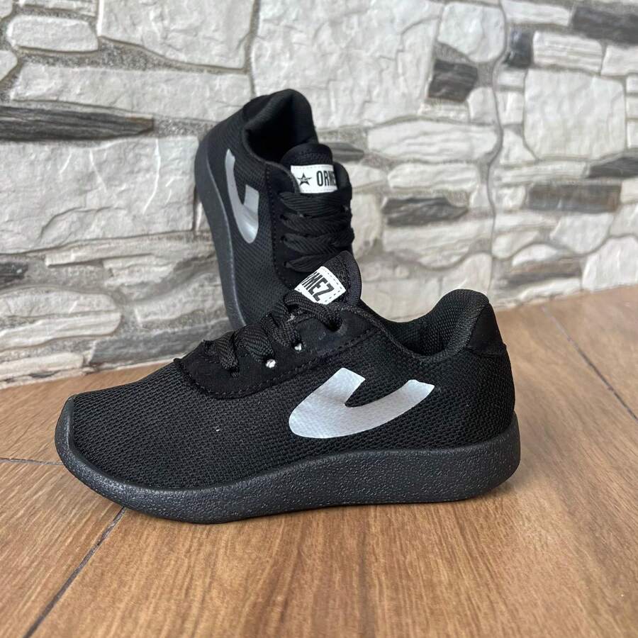 Tenis deportivos para niño/a – Ligeros, cómodos y resistentes para uso diario - Negro - Ver 1