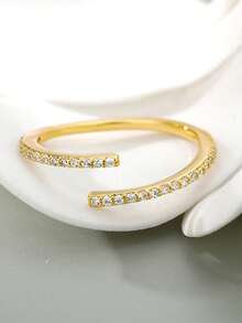 Anéis de aço inoxidável com zircônia cúbica listrada minimalista para mulheres, anel ajustável aberto antidesbotamento banhado a ouro 18K, joias com pingente de cor prata para casamento, acessórios para festas e férias, presentes para ela/mãe/melhores amigas