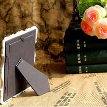 1 pieza Marco de fotos con relieve de rosa, soporte de plástico blanco para carteles y decoración del hogar, regalo, fotos de cumpleaños, graduación y decoraciones navideñas/de Halloween - Ver 7