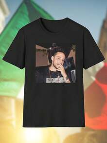 Maglietta Uomo Nera Moda Casual Man Smoking in Studio Black T Shirt Beaded Necklace Look  Giovane Design Estivo Novità Offerta Speciale Comfort Qualità Fashion Essenziale Promo