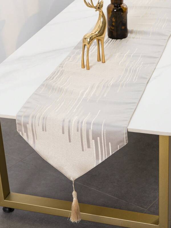 قطعة واحدة من مفرش الطاولة ذو نمط شريطي على شكل دوش نيزكي رمادي، مصنوع من البوليستر بنسيج جاكارد عالي الكثافة، مزين بشراريب، مناسب للمنزل والمطبخ وغرفة الطعام والفندق والبار ومحل القهوة والحديقة الخارجية وديكور حفلات المناسبات