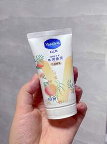Vaseline 凡士林深层滋养白桃香氛护手霜 50ml / 针对粗糙暗沉的双手 / 三大精华成分 - 维生素C精华 & 烟酰胺 & 维生素E精华 / 改善粗糙暗沉 / 保持肌肤柔嫩细滑 / 清爽保湿不油腻缓解干燥 - White Peach 50ml - 查看 4