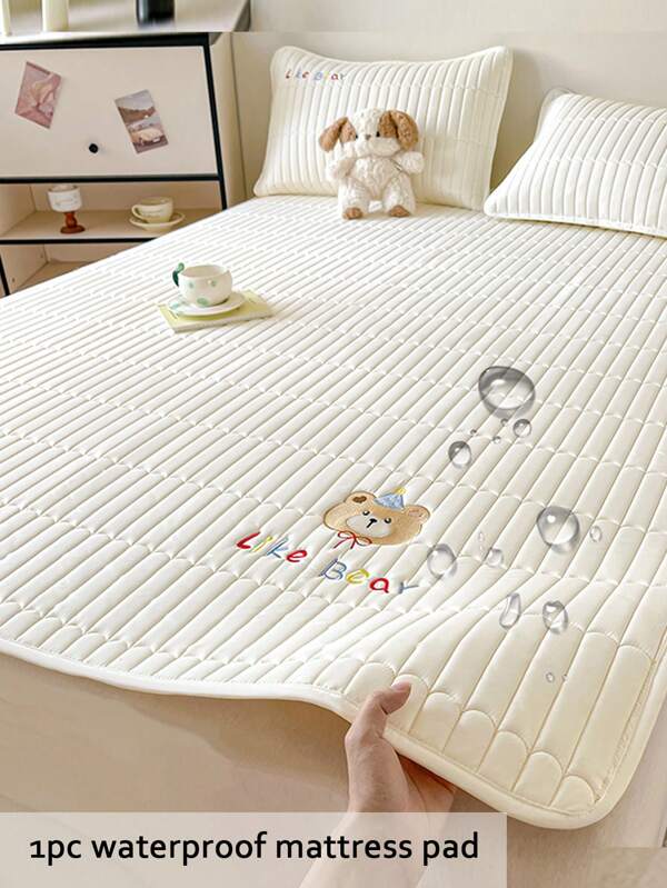 1pc Waterproof Mattress Pad, Simple Solid Color, Cartoon Bear Embroidery Pattern, Quilted Thin Mattress Topper, Tie-Down Straps, Suitable For Elderly Care, Menstrual Pad, Student Dorm, Bedroom, Living Room, Pet Pad, Children's Playmat.