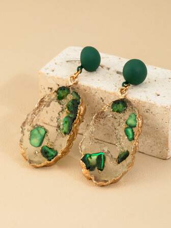 1 par asymmetriska vintageörhängen med grönt harts och genomskinliga ädelstenar, smycken i avslappnad stil med strandmotiv (slumpmässigt skuret mönster)