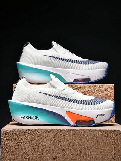 Scarpe da corsa leggere e traspiranti di moda per uomo taglia grande, scarpe da ginnastica basse comode con lacci, durevoli e ammortizzanti, con buon sostegno, antiscivolo, adatte per allenamento su pista e campo, corsa su strada all'aperto, palestra