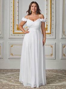 加优雅花朵露肩细肩带婚纱，适合婚礼白色礼服新娘