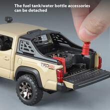 1 件 18 厘米长 x 7 厘米宽 x 6 厘米高 1:32 比例塔科马越野车模型，减震轮胎，逼真的声光效果，可拆卸配件，儿童玩具车，男孩生日礼物，儿童节日礼物