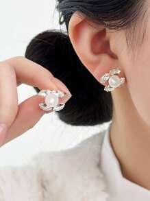 Elegant Adorable 18K Gold Plated Copper Double C Hoop Earrings, Suitable For Daily Wear And Parties