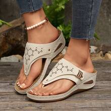 2026 New Style Women's Wedge Heel Flip-Flops - Breathable Hollow-Out Toe & Clip Design, Lightweight Synthetic Cover Sandals With Cushioned EVA Insole & Non-Slip PVC Sole, Slip-On All-Season Casual Shoes, Comfortable Footwear, Crisscross Strap Design, Durable Traction Footwear - 白色 - 查看 3