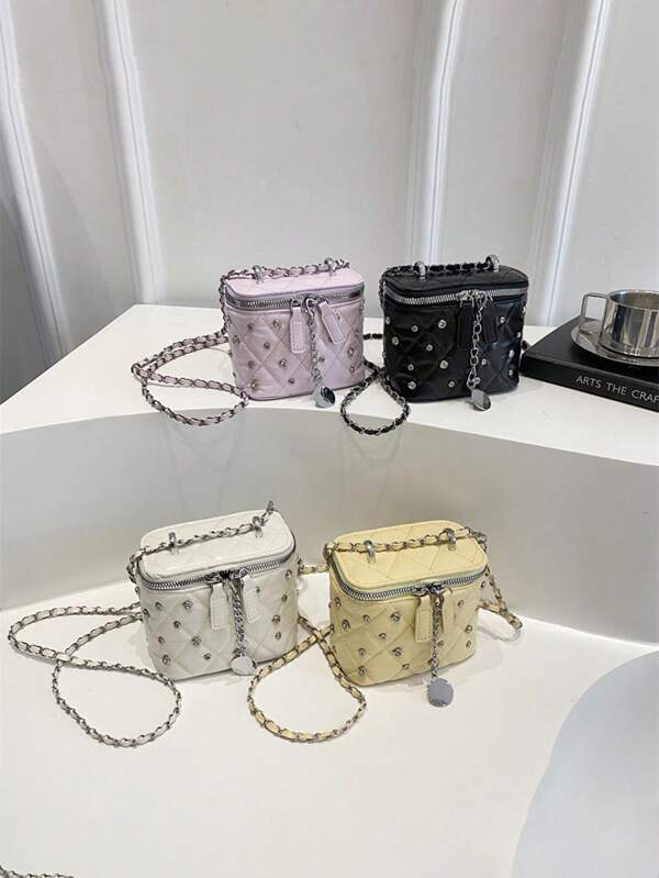 1pc New Pu Rivet Small Square Bag, Casual And Simple, Zipper Design, Metal Chain, Shoulder Strap Is Not Adjustable, Suitable For Shopping, Traveling, Can Easily Accommodate Daily Necessities, Versatile Items, Fashion Darling, Suitable For All Styles And Occasions, Style Adaptability Is Very Strong