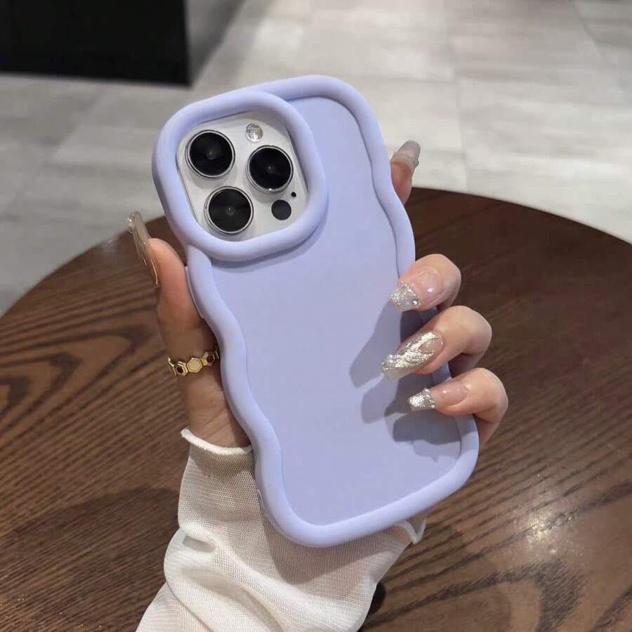 Nova capa para celular com bordas curvas e onduladas que proporcionam toque suave à pele