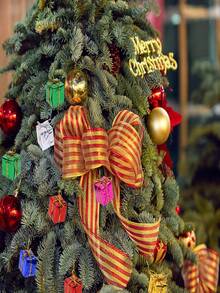 12pcs Christmas Shiny Mini Box Ornaments - Assorted Color Metallic Foil Packaged Decorative Boxes For Christmas Tree Hanging Decor - متعدد الألوان - مشاهدة 4
