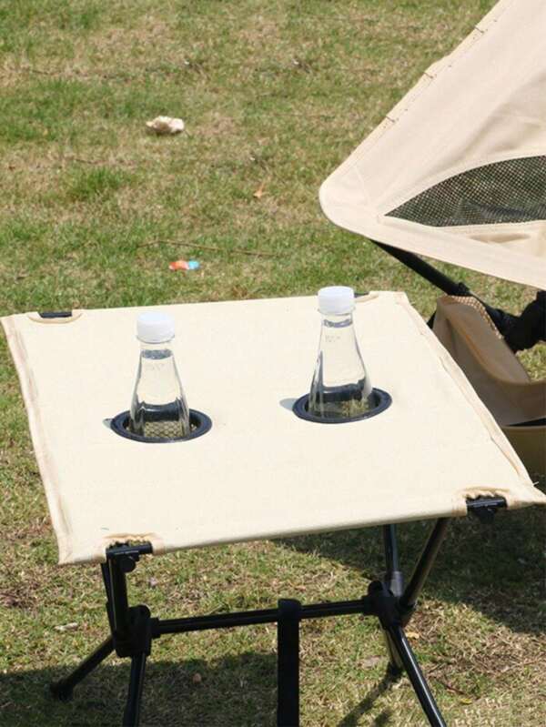 Mesa plegable de espacio al aire libre, con un concepto de diseño único, también con diseño plegable para una portabilidad conveniente. Esta mesa plegable tiene una estructura estable y una excelente capacidad de carga, con una apariencia atractiva. Barras horizontales dobles para una mayor estabilidad sin sacudidas. La superficie de la mesa adopta un diseño de tela, lo que hace que el volumen total plegado sea talla grande pequeño y talla grande fácil de montar. Nota: la altura puede tener una ligera desviación del producto real. Instalación simple e inteligente, diseño cuidadoso, producto novedoso.