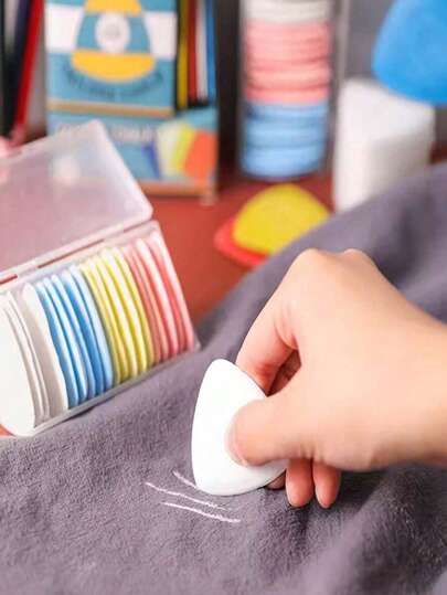 Erasable Tailoring Chalk, Sewing Chalk, Erasable Colored Chalk, Suitable For Sewing, Needlework, Embroidery, Makeup And Marking, Sewing Tool Accessories (Due To The Powdery Material Of The Product, It Is More Prone To Damage During Transportation, If You Have Any Suggestions, Please Do Not Take Photos)