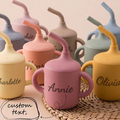 1 pieza Taza de bebé de silicona personalizada con nombre, vaso con boquilla portátil de unicolor, botella de agua para niños, vajilla personalizada para bebé, decoraciones para baby shower y regalos familiares, ideas de regalo para el Día de San Valentín, multifuncional, ornamental, con letra, elegante, moderno, colorido, lindo, adorable, casual, personalizado, único, personalizado, regalos ideales para él, regalos ideales para ella, suministros de regalo de Navidad, juego de cubiertos