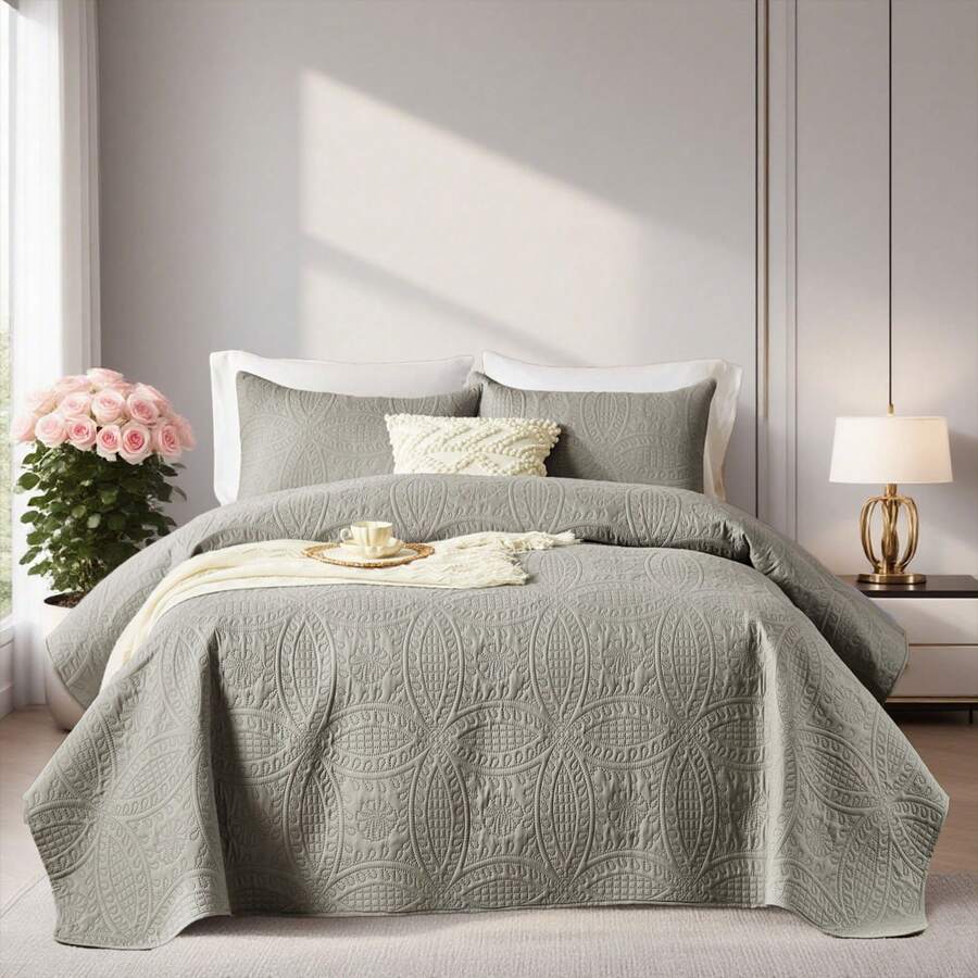 2/3pcs Minimalist Style Ultrasonic Embossed Quilt Set(1 Quilt + 1/2 Pillowcases), 100% Microfiber Lightweight Breathable Easy Care Summer Bedding Set, Durable, Full/Queen Size Bedspread Set, Bedspread For All Seasons, Beautiful Room Decor
