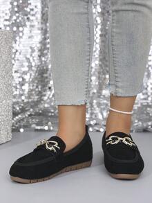 1 Paar Vintage Damen Loafer, Obermaterial aus Wildleder mit bedruckter Ketten-Dekoration, atmungsaktiv und bequeme Slip-On Flache Schuhe, geeignet für Partys, Dates, Tänze, täglichen Lässig-Stil, Strand, Innenbereich, Straße, Campus-Tragen