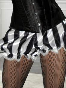 Women Striped Ruffle Shorts Low Elastic Waist Lace Trim Mini Bloomers Casual Summer Streetwear - màu đen - Xem 4