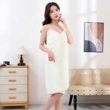 This Is A Fashionable And Comfortable Robe, With A Light And Elastic Fabric. This Bathrobe Is Made Of Cotton Yarn And Can Be Wrapped Up Or Worn As A Towel. It Dries Quickly And Is Perfect For A Beach Towel To Hug You, But It's Long Enough To Stretch.