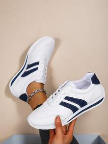 FZY Women's Retro Sportswear Style Canvas Shoes For Winter 2026, Featuring A Green And White Color Scheme, Lightweight And Casual Athletic Shoes, Low-Top Lace-Up Casual Style, Simple Outdoor Fashion Athletic Shoes. A Must-Have For Pairing With Denim Outfits, And Also A Must-Have For Pairing With Leopard Print Outfits. A Women's Winter Clothing Accessory, Women's Low-Top Shoes, Women's Winter Athletic Shoes, Lace-Up Casual Athletic Shoes. - 藍色 - 查看 3