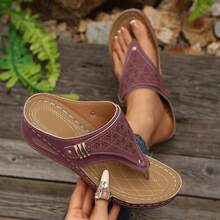 2026 New Style Women's Wedge Heel Flip-Flops - Breathable Hollow-Out Toe & Clip Design, Lightweight Synthetic Cover Sandals With Cushioned EVA Insole & Non-Slip PVC Sole, Slip-On All-Season Casual Shoes, Comfortable Footwear, Crisscross Strap Design, Durable Traction Footwear - 紅色 - 查看 5