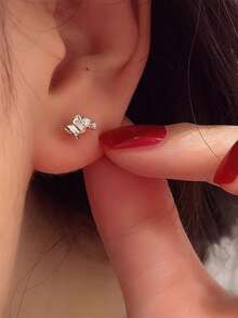 زوج من أقراط الأذن المرصعة بالزركون المكعب على شكل فراشة من الفضة الإسترليني عيار 925، هدية أقراط نسائية صغيرة رقيقة فاخرة أنيقة