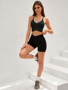 ATTRACO Women's White V Neck Ruched Sleeveless Sports Tank Top, Removable Padded Racerback Colorblock Workout Sports Bra Summer - 黑與白 - 查看 5