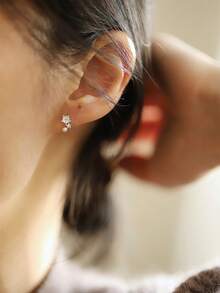 زوج من أقراط الأذن المرصعة بالزركونيا والخرز المستدير من الفضة الإسترليني عيار 925، بتصميم نجمة وخرز مستدير، مجوهرات مثالية لعيد الميلاد، مناسبة للاستخدام اليومي للنساء وكهدايا عيد، إكسسوارات مجوهرات عصرية