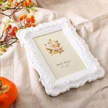 1 pieza Marco de fotos con relieve de rosa, soporte de plástico blanco para carteles y decoración del hogar, regalo, fotos de cumpleaños, graduación y decoraciones navideñas/de Halloween - Ver 5