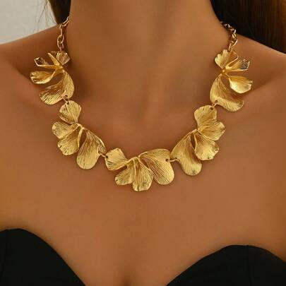 1pc Women's Retro Creative European And American Fashion Metal Leaf Petal Decor Necklace, Punk Exaggerated Chunky Jewelry