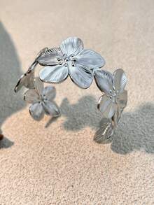 4pcs Fashionable Stainless Steel Ladies' Jewelry Set, Including Silver Flower Ring, Bracelet, Earrings, Suitable For Daily Wear, Dates, Beach Parties, And As Valentine's Day Gift Valentines - Silver - View 11