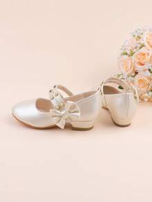 女童时尚白色香槟色蝴蝶结装饰优雅高跟礼服鞋，适合正式场合、派对、婚礼、演出、舞蹈等，适合幼儿、小女孩和大女孩。