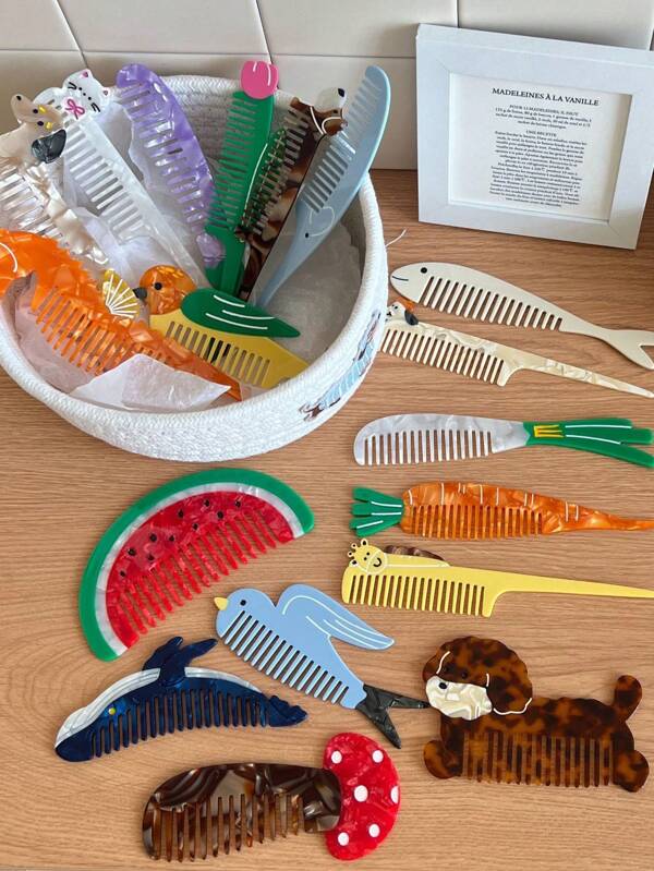 1pc Cute Student Hair Comb, Cartoon Design Thick Acrylic Anti-Static Comb, Dog Decor Hair Accessory, Portable Straight Hair Brush, Cartoon Bear Animal Shaped Comb, Creative Fashion Student Portable Straight Hair Brush, High Quality Thick Dog Comb, Cute Cartoon Animal Acrylic Portable Pocket Comb For Women, Hair Accessories, Hair Styling Kit, Hair Tool Kit, Home Beauty Women Accessory Gifts