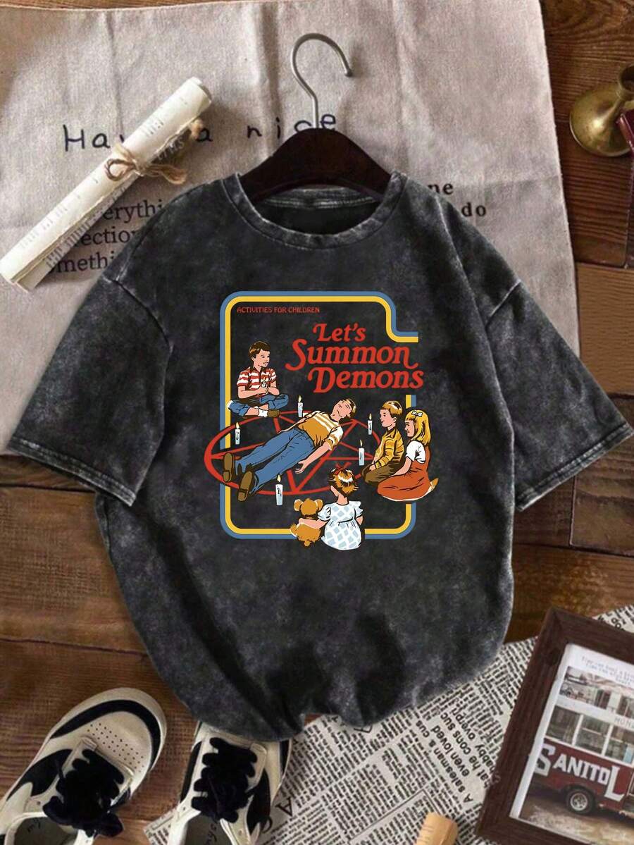 Washed Vintage T-Shirt With "Children's Summoning Devil Guide" Print, Exuding A Retro And Crazy Atmosphere, Loose And Easy To Match, Dark Humor/Preferred By Retro Players/Summer T-Shirt/Unisex T-Shirt/Loose And Comfortable - 黑色 - 查看 1