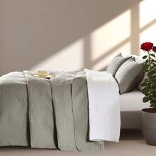 2/3pcs Minimalist Style Ultrasonic Embossed Quilt Set(1 Quilt + 1/2 Pillowcases), 100% Microfiber Lightweight Breathable Easy Care Summer Bedding Set, Durable, Full/Queen Size Bedspread Set, Bedspread For All Seasons, Beautiful Room Decor - Grey - View 5