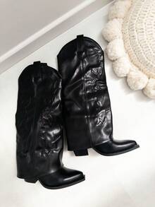 VIKIVIKI SHOES High-Top Cowboy Boots With A Pointed Toe. Elegant Design With Decorative Embroidery And A Glossy Finish, Perfect For Urban Or Western-Inspired Looks. Comfortable For Everyday Wear Thanks To Their Firm Sole And Stable Insole. Estimated Delivery: 1-3 Business Days (Mainland). - Black - View 6